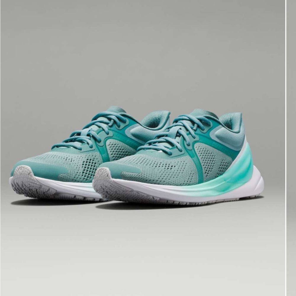 Lululemon blissfeel shoes in tidewater teal